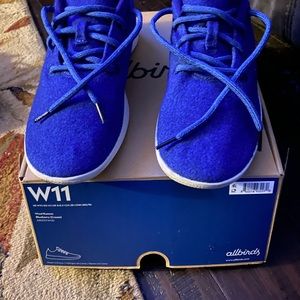 Allbirds shoes very good condition blue with white bottom size 11 no rips/tears